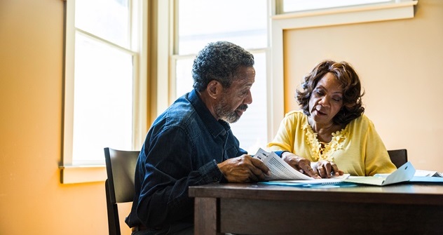Elderly couple having a discussion