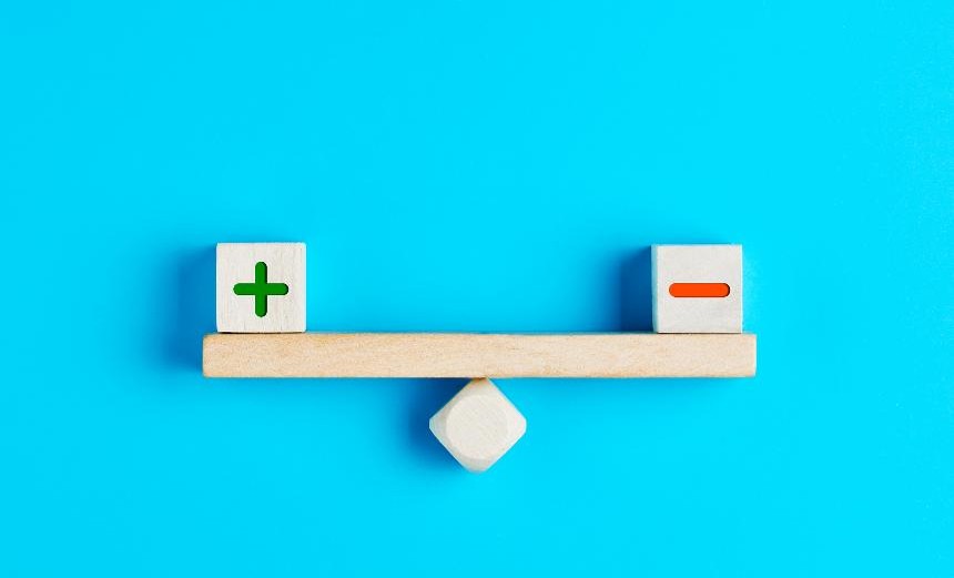 Illustration of a balanced scale with plus and minus symbols, representing BlackRock's lifepath dynamic quarterly commentary