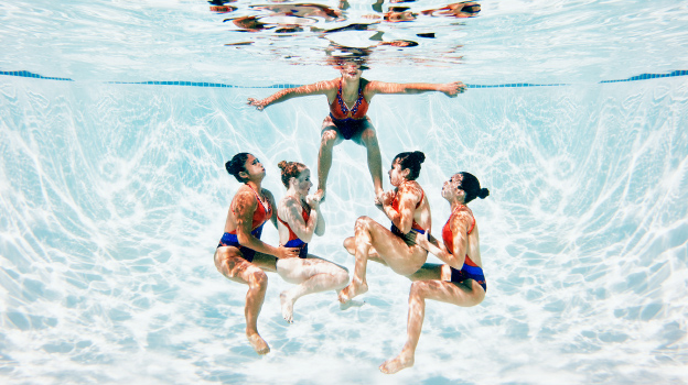 swimmer's under water